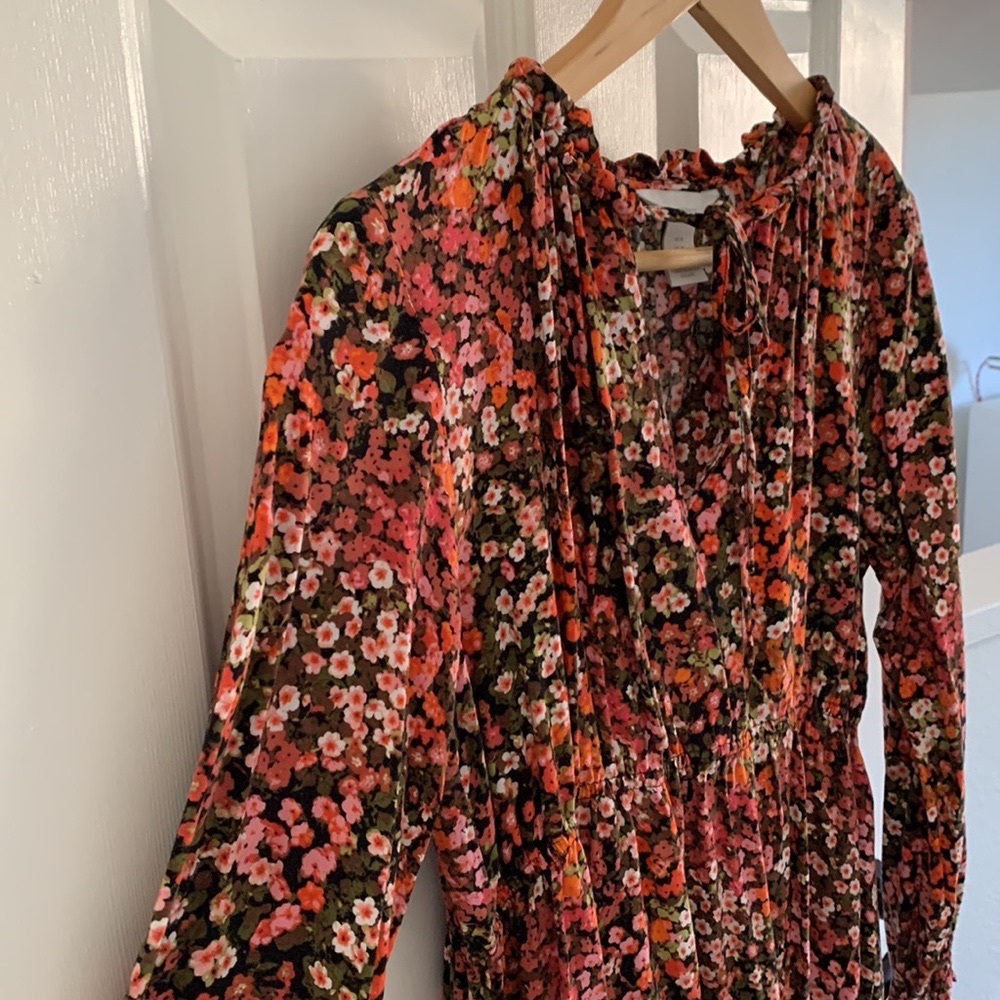 H&M Floral maternity dress. Sz M. Red, pink and black floral